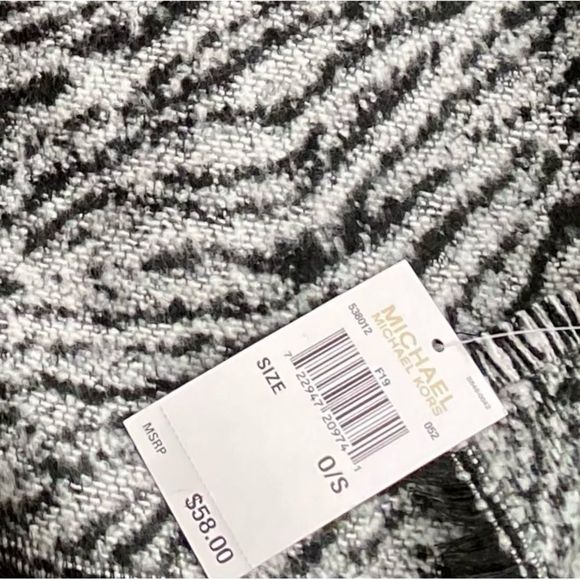 Michael Kors NWOT Pashmina, grey and black animal print - Picture 4 of 4